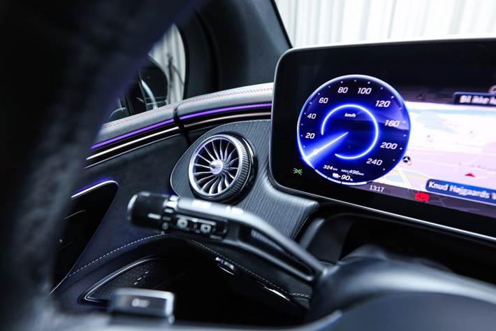Sølv Mercedes EQE350 SUV fra 2025
