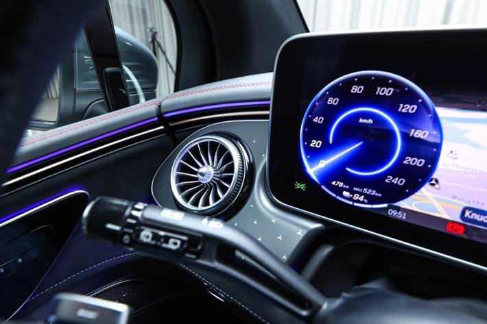 Grå Mercedes EQE350 SUV fra 2025