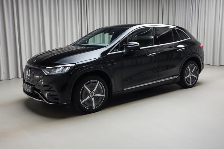 Sort Mercedes EQE350 SUV fra 2025 set udefra