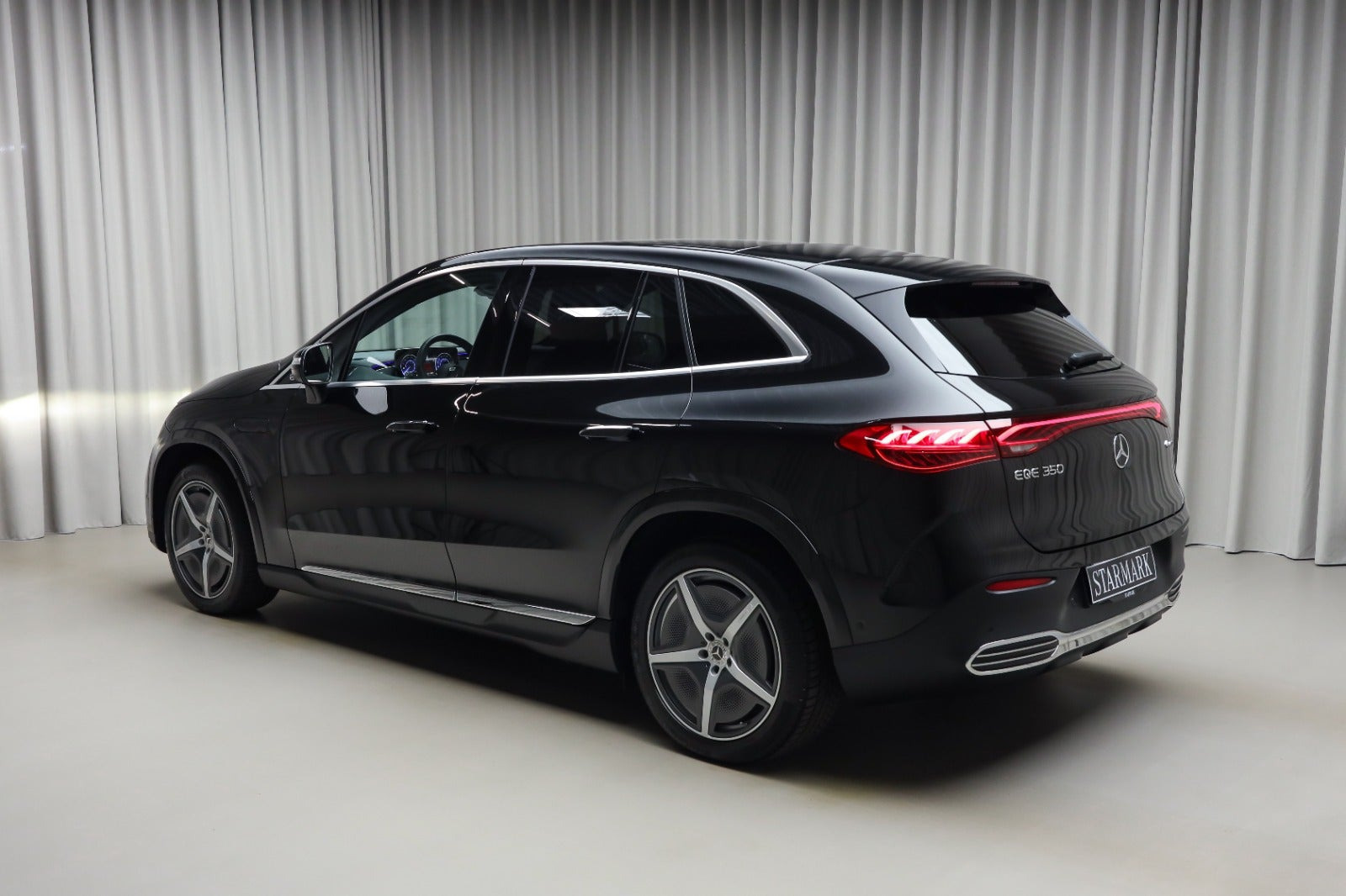 Sort Mercedes EQE350 SUV fra 2025