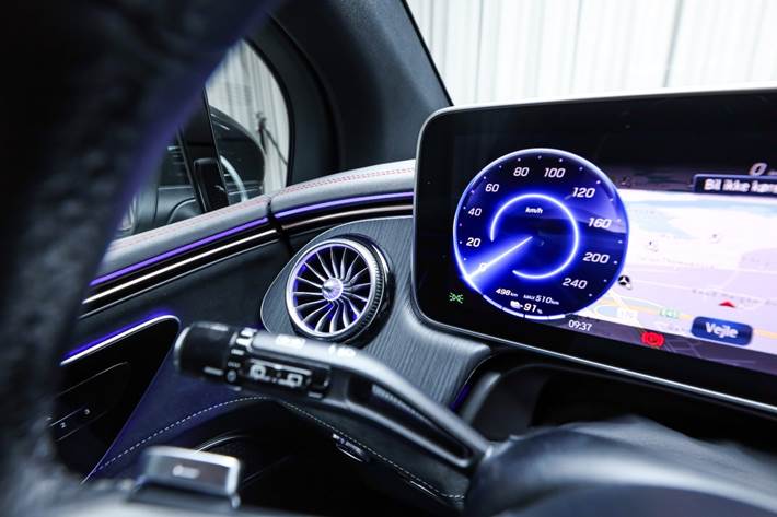 Sort Mercedes EQE350 SUV fra 2025