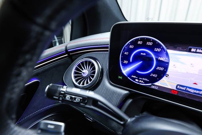 Grøn Mercedes EQE350 SUV fra 2025