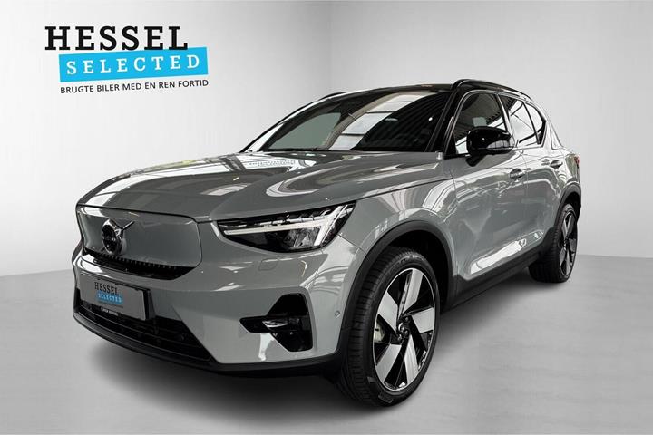 Grå Volvo EX40 fra 2025 set udefra
