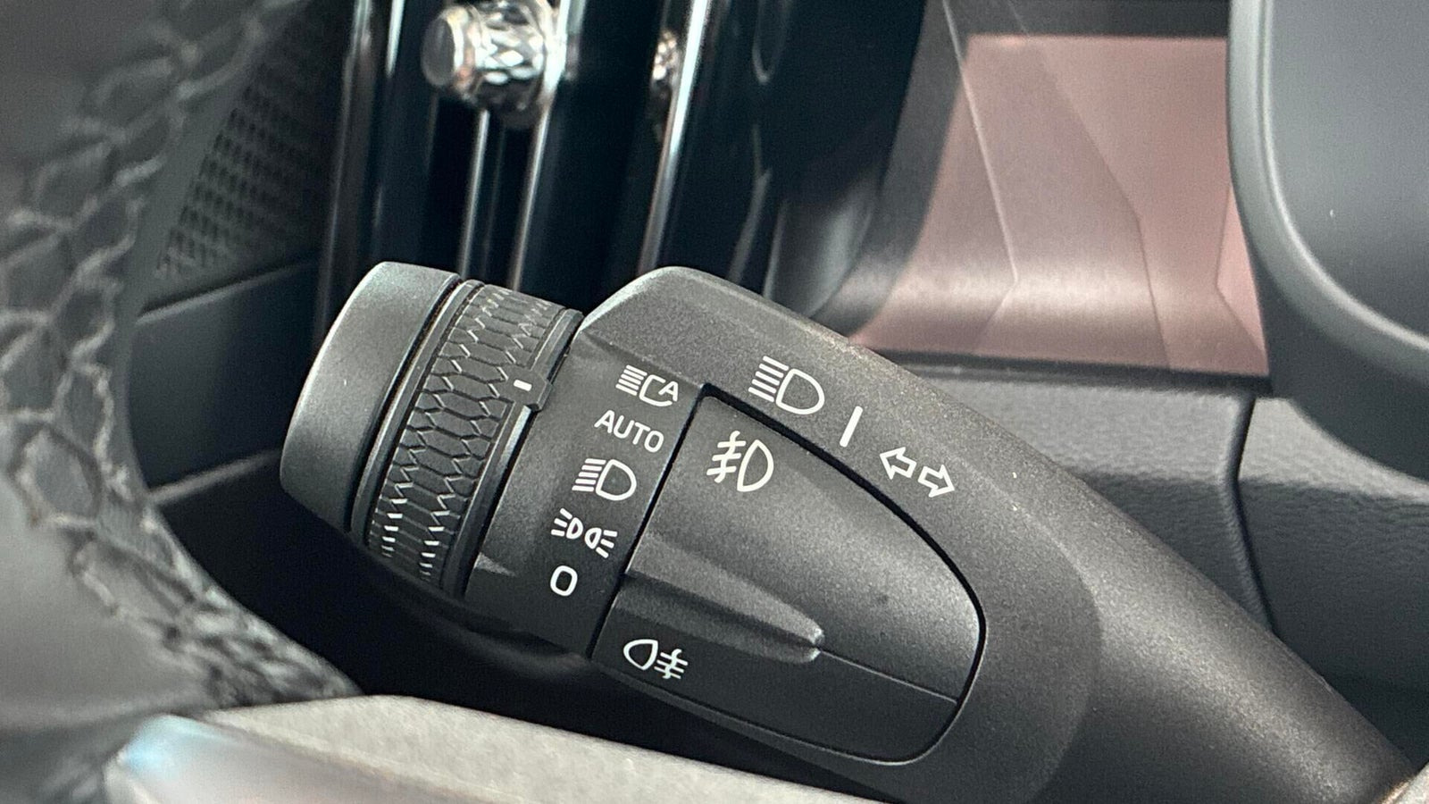 Grå Volvo EX40 fra 2025
