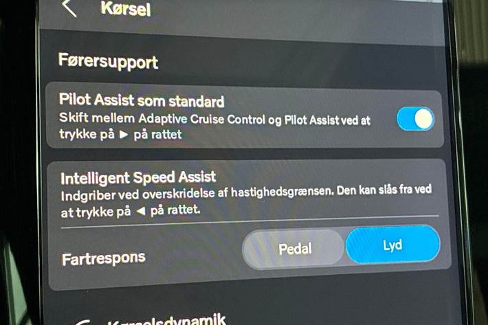 Grå Volvo EX40 fra 2025