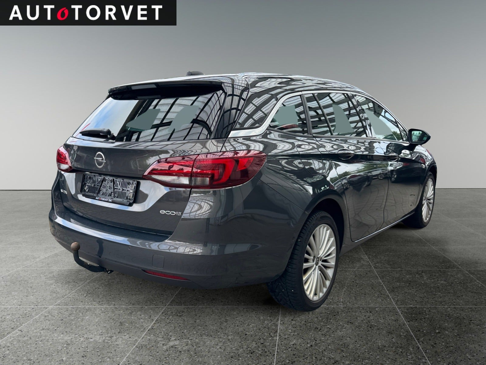 Grå Opel Astra fra 2016