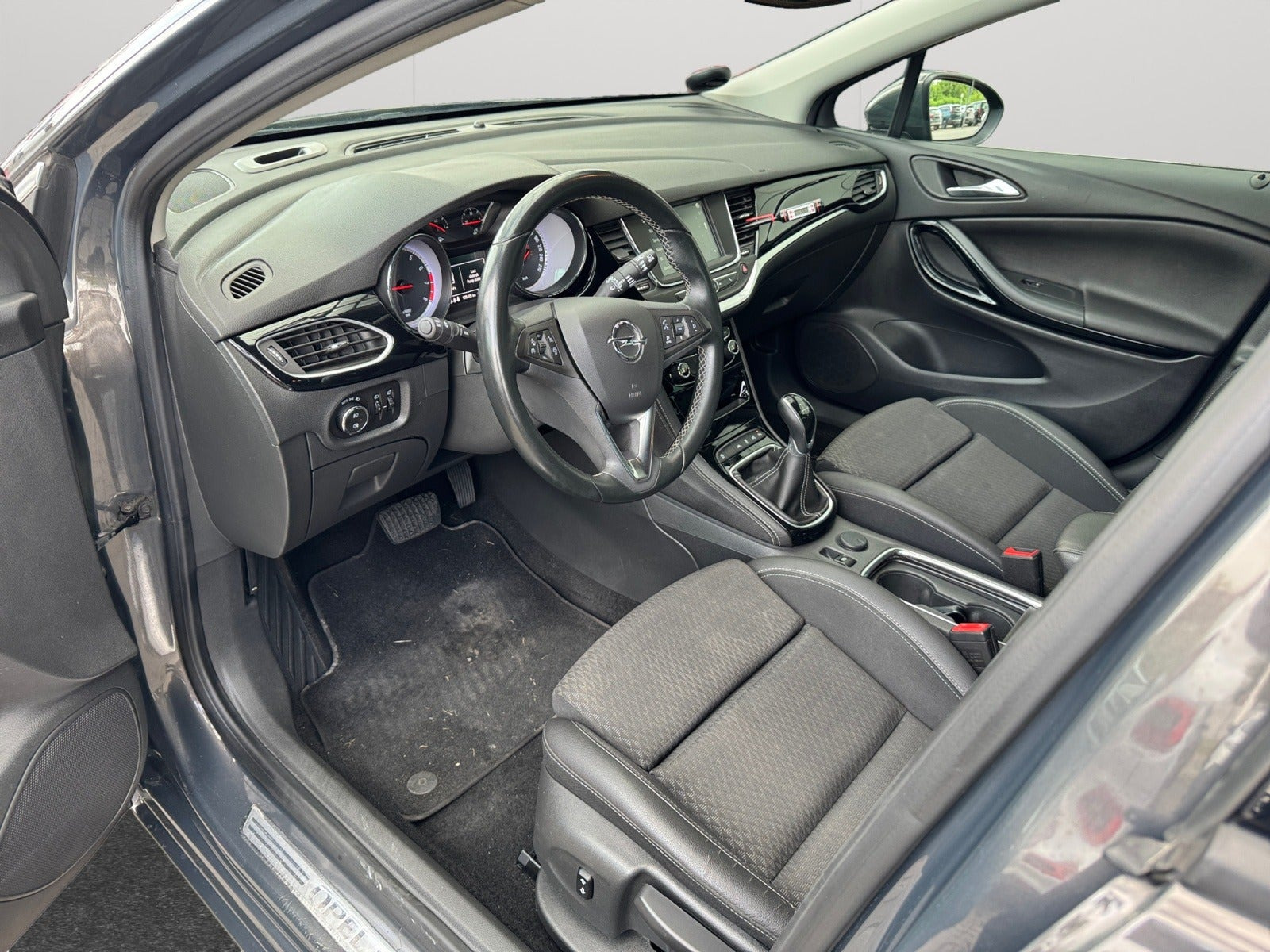 Grå Opel Astra fra 2016