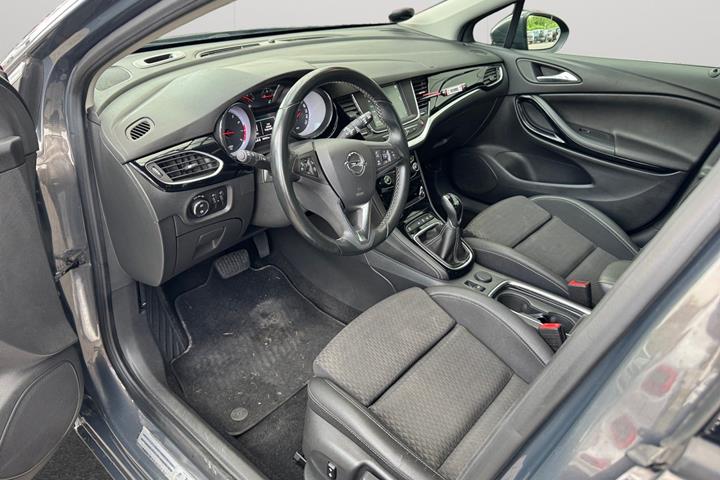 Grå Opel Astra fra 2016