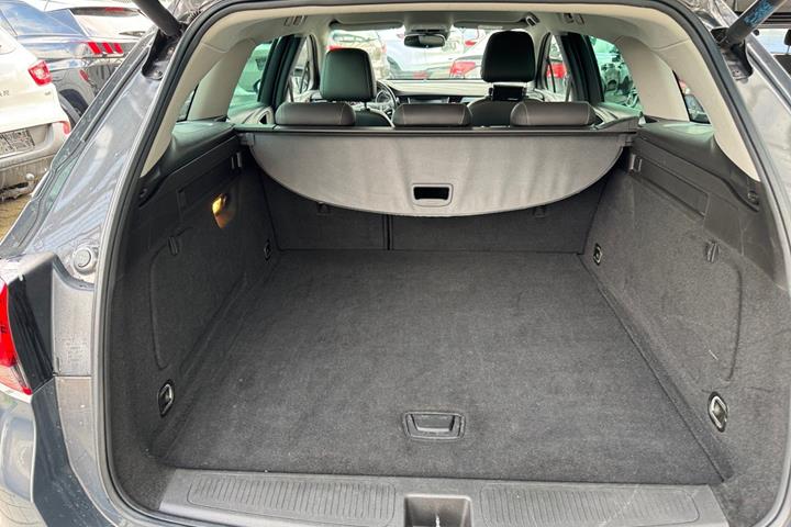 Grå Opel Astra fra 2016