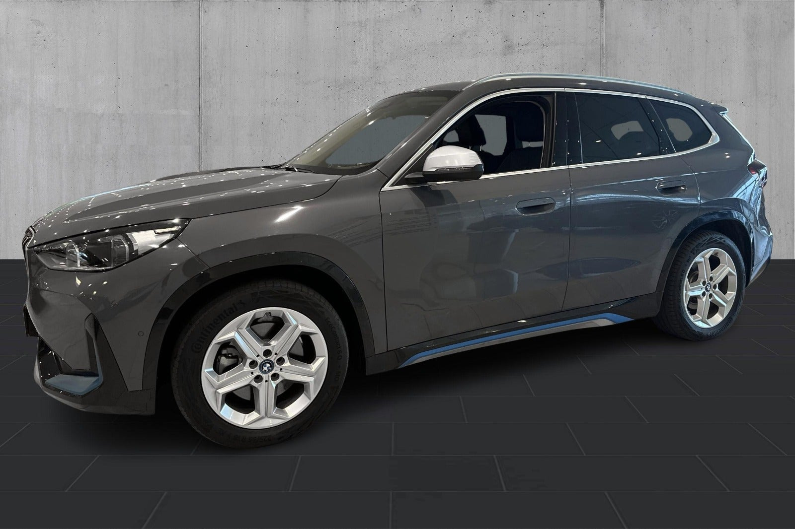 Blå BMW iX1 fra 2024