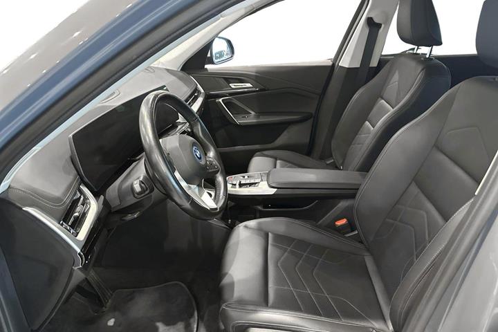 Blå BMW iX1 fra 2024