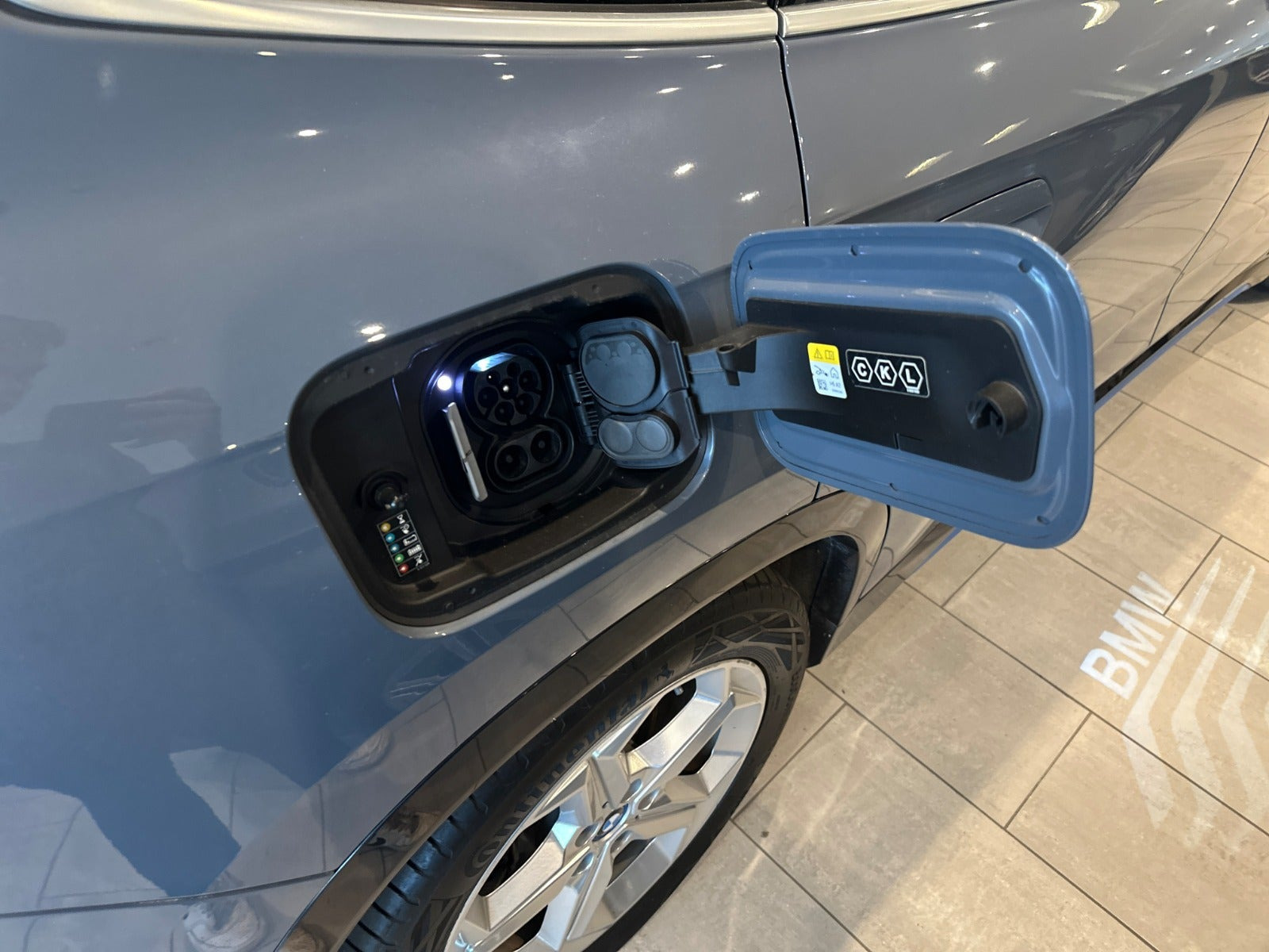 Blå BMW iX1 fra 2024