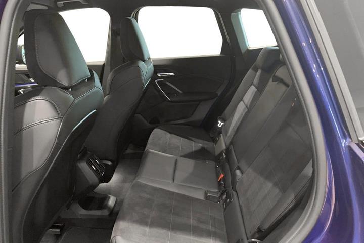 Grå BMW iX1 fra 2025