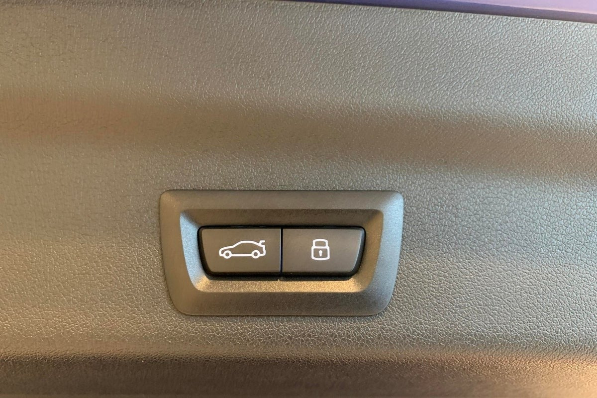 Grå BMW iX1 fra 2025