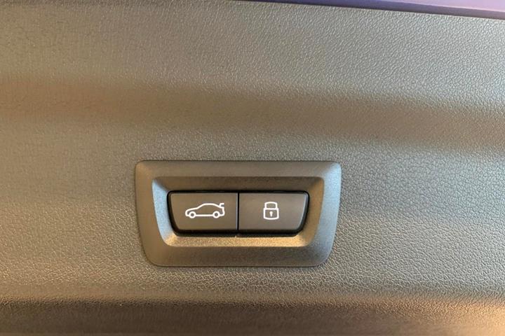 Grå BMW iX1 fra 2025