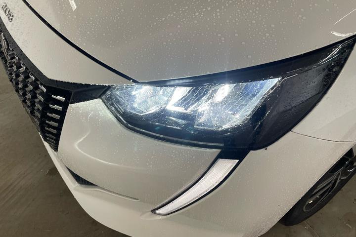 Hvid Peugeot 208 fra 2020
