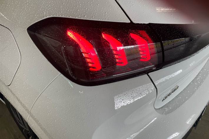Hvid Peugeot 208 fra 2020