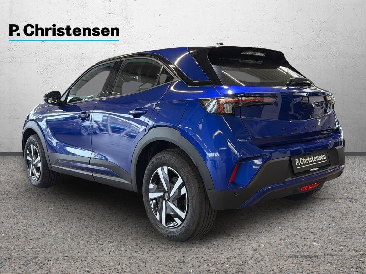 Blå Opel Mokka-e fra 2025