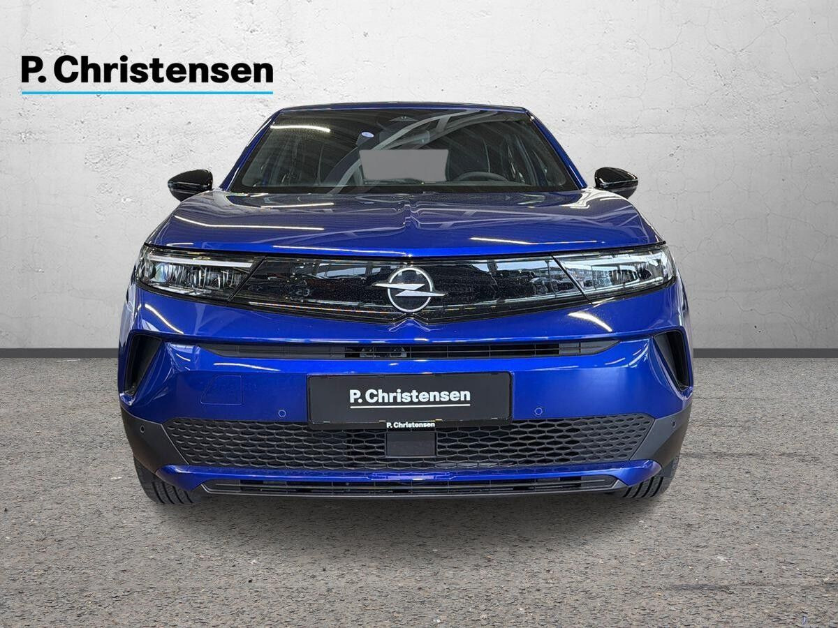 Blå Opel Mokka-e fra 2025