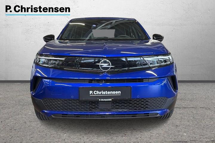 Blå Opel Mokka-e fra 2025