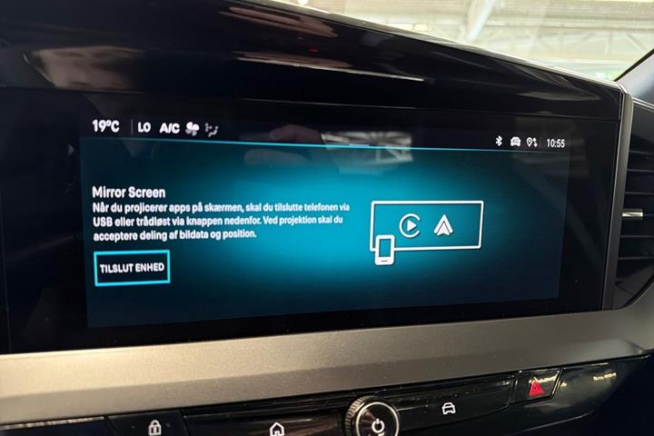 Blå Opel Mokka-e fra 2025