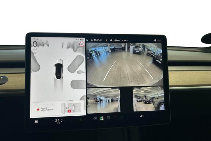 Hvid Tesla Model Y fra 2022