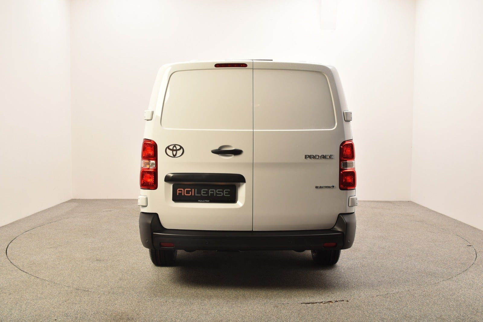 Hvid Toyota ProAce fra 2025