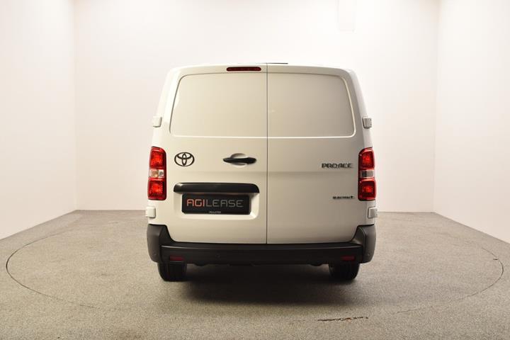 Hvid Toyota ProAce fra 2025