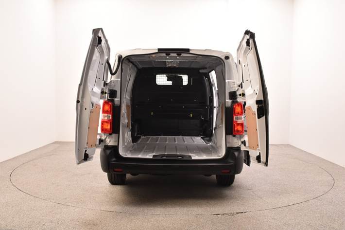 Hvid Toyota ProAce fra 2025