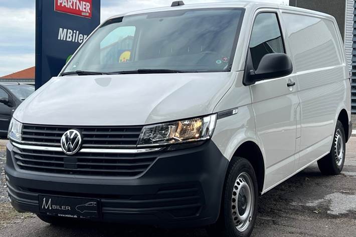Hvid VW Transporter fra 2021