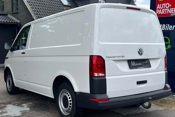 Hvid VW Transporter fra 2021