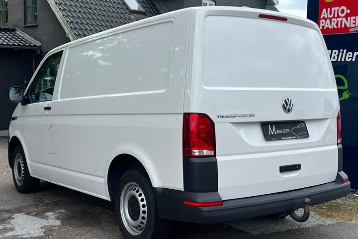 Hvid VW Transporter fra 2021