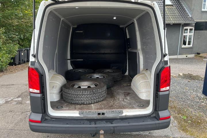 Hvid VW Transporter fra 2021