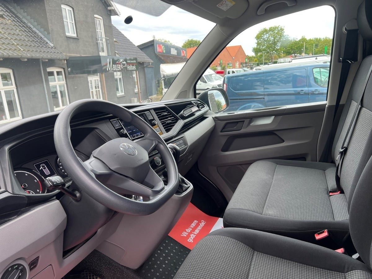 Hvid VW Transporter fra 2021
