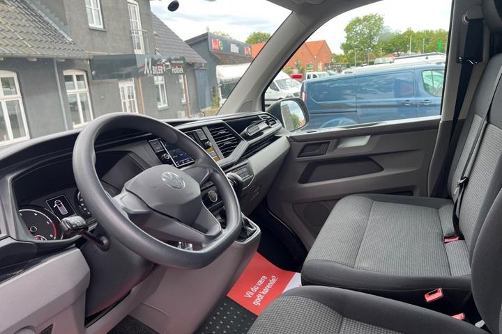 Hvid VW Transporter fra 2021
