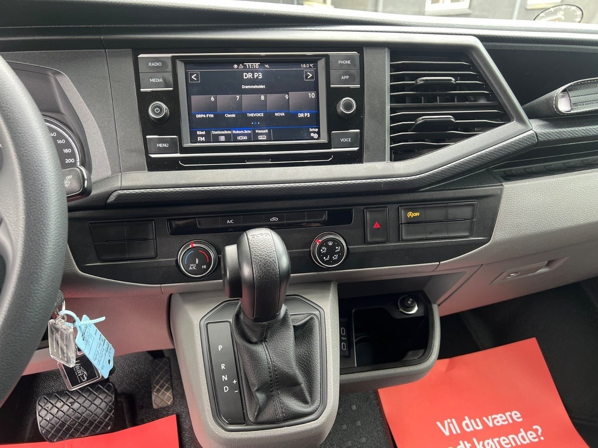Hvid VW Transporter fra 2021