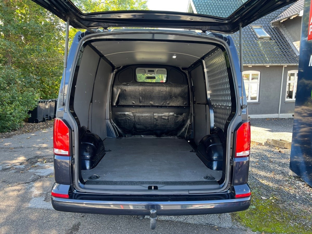 Blå VW Transporter fra 2020