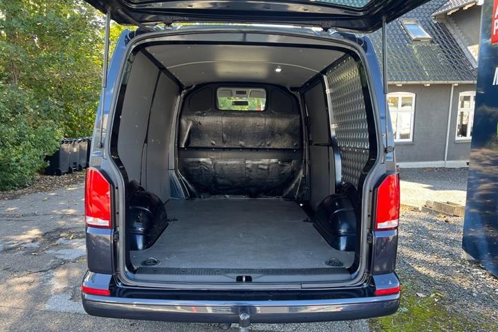 Blå VW Transporter fra 2020