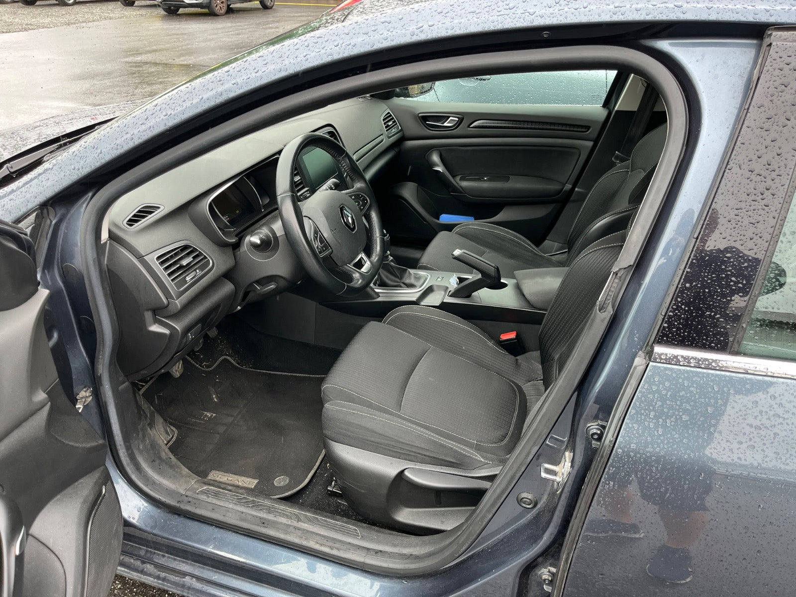 Blå Renault Megane IV fra 2017