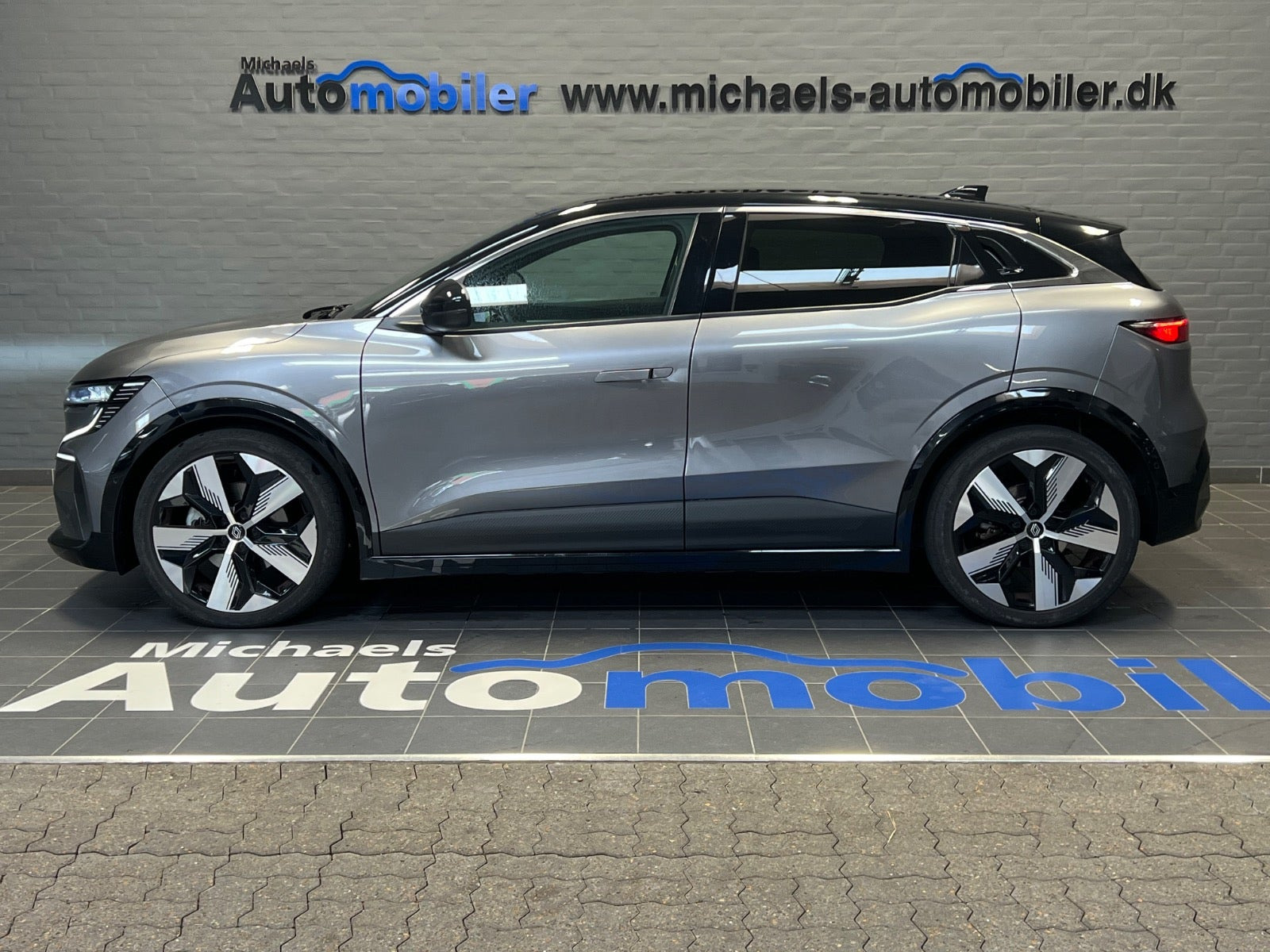 Grå Renault Megane E-Tech fra 2024