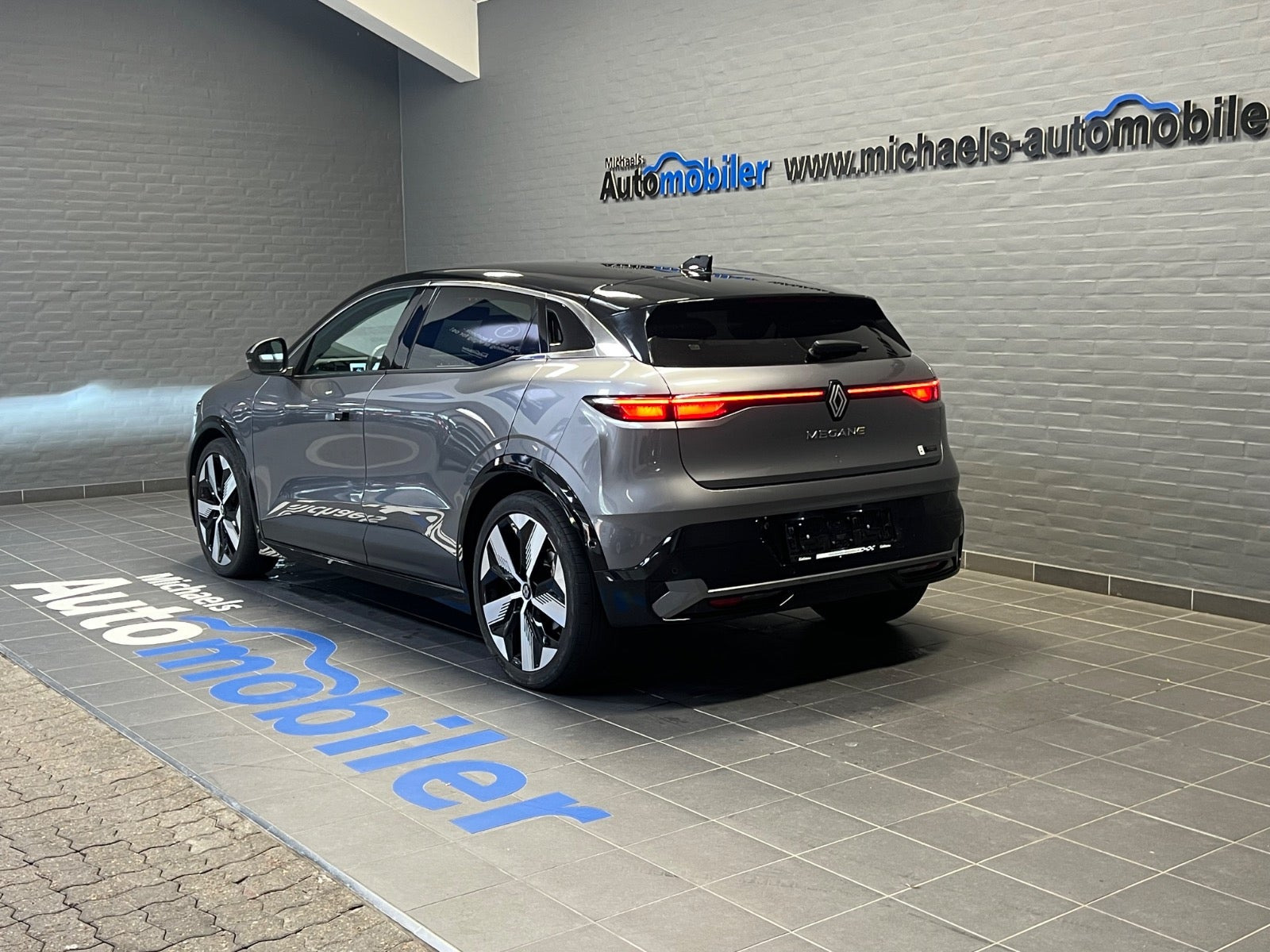 Grå Renault Megane E-Tech fra 2024