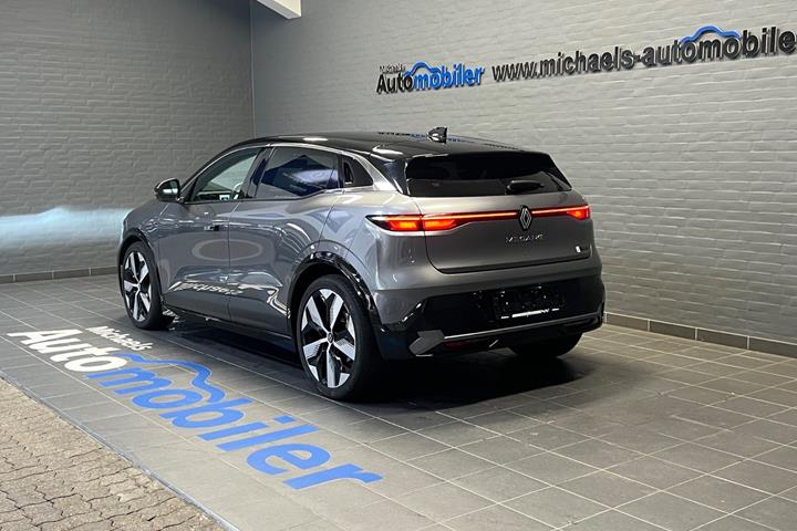 Grå Renault Megane E-Tech fra 2024
