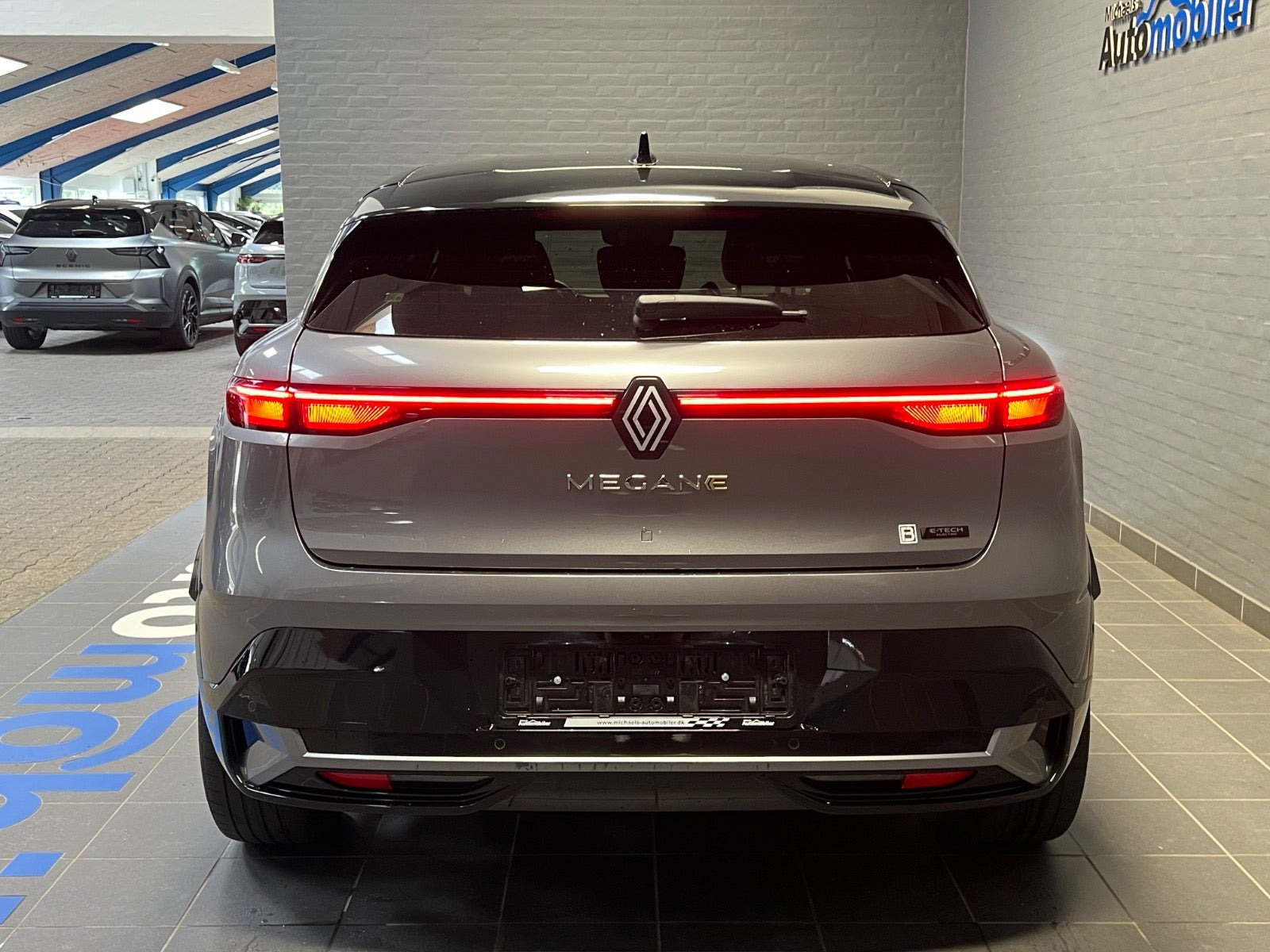 Grå Renault Megane E-Tech fra 2024
