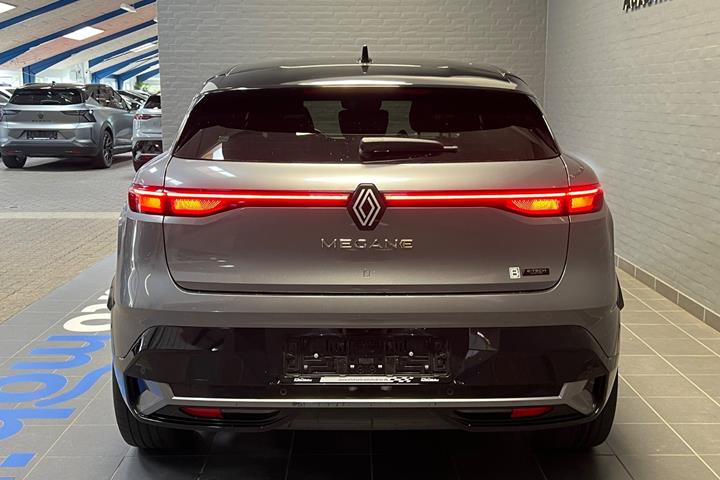 Grå Renault Megane E-Tech fra 2024