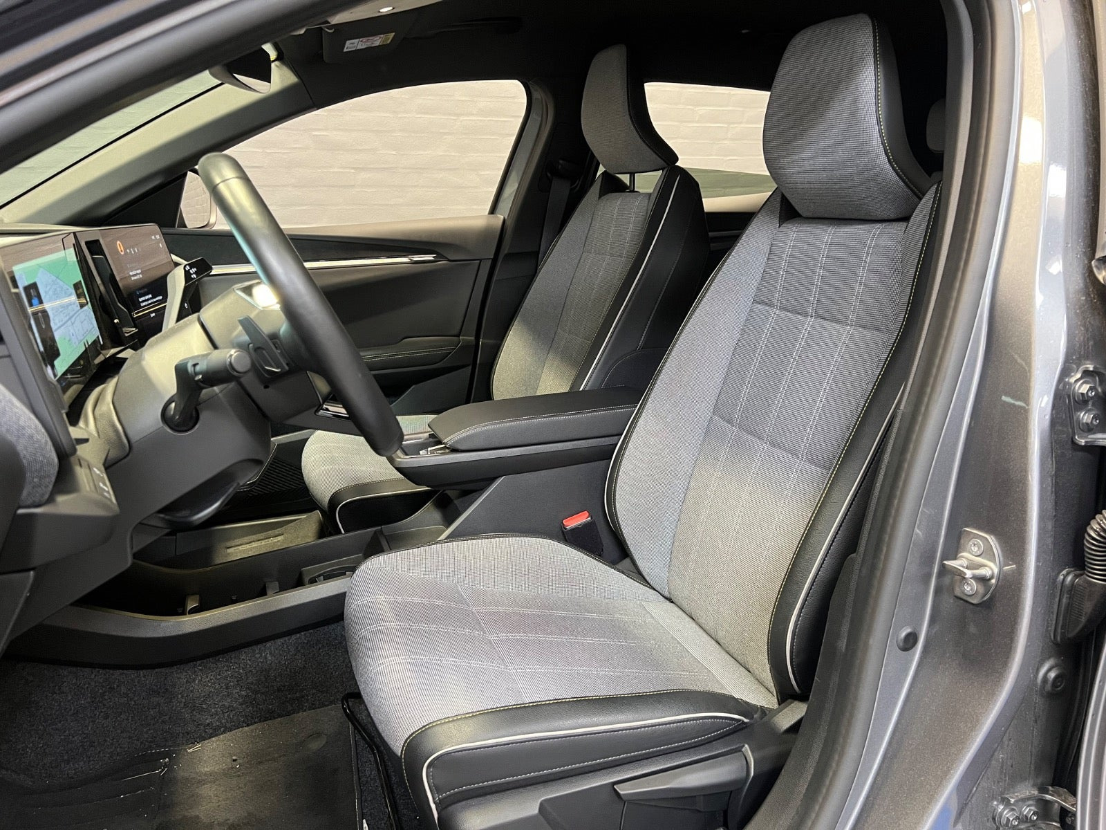 Grå Renault Megane E-Tech fra 2024