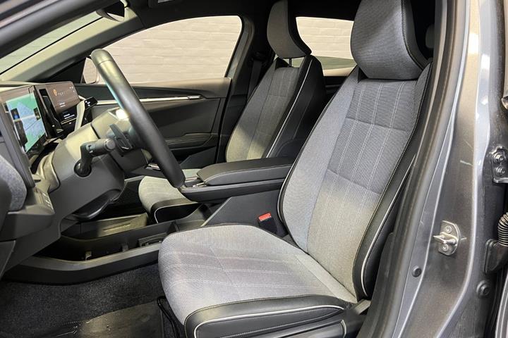 Grå Renault Megane E-Tech fra 2024