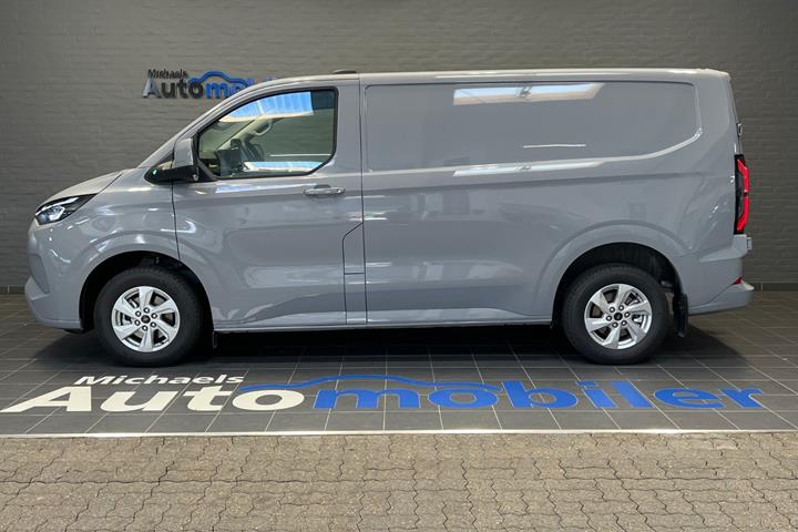 Grå Ford E-Transit Custom 320 L1 fra 2026