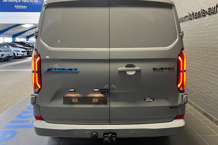 Grå Ford E-Transit Custom 320 L1 fra 2026