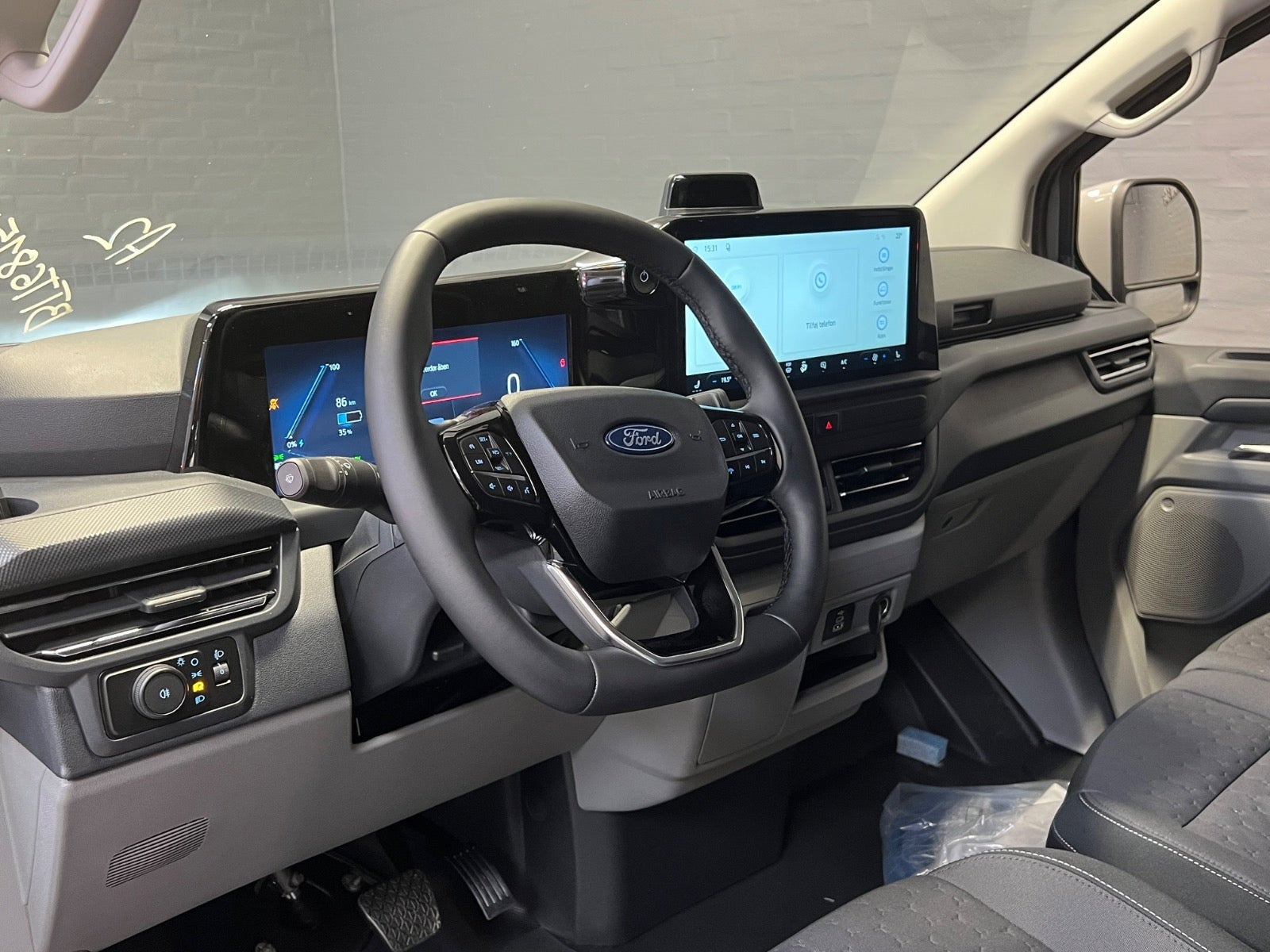 Grå Ford E-Transit Custom 320 L1 fra 2026