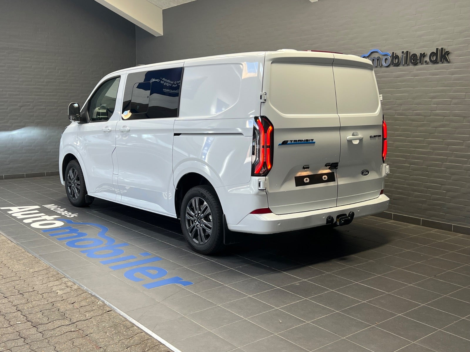 Hvid Ford E-Transit Custom 320 L1 fra 2026